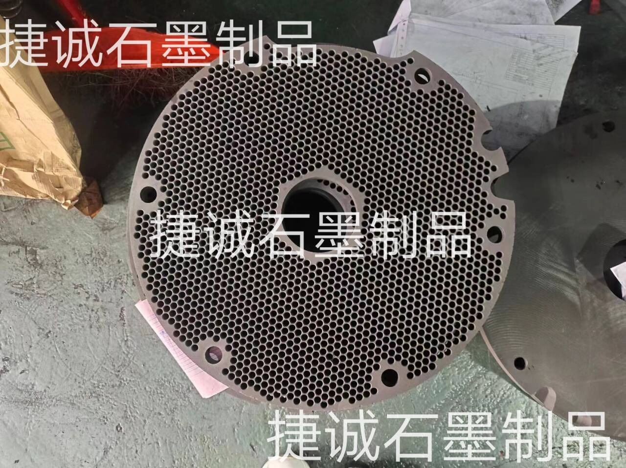 硬質(zhì)合金石墨盤(pán)，石墨盤(pán)，刀具燒結(jié)石墨盤(pán)，石墨盤(pán)加工，銅管燒結(jié)石墨盤(pán)，燒結(jié)石墨盤(pán)，石墨盤(pán)加工廠，石墨盤(pán)生產(chǎn)廠家，石墨盤(pán)廠家